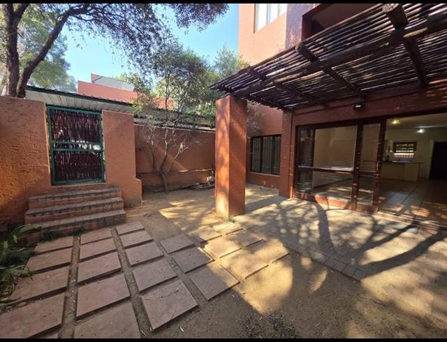 2 BEDROOM APARTMENT FOR SALE IN SUNNINGHILL